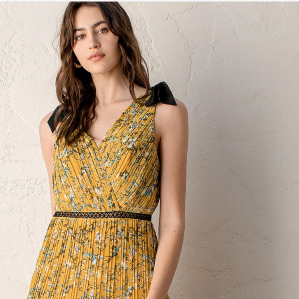 Such Sophistication Yellow Floral Print Pleated Maxi Dress Size: Small